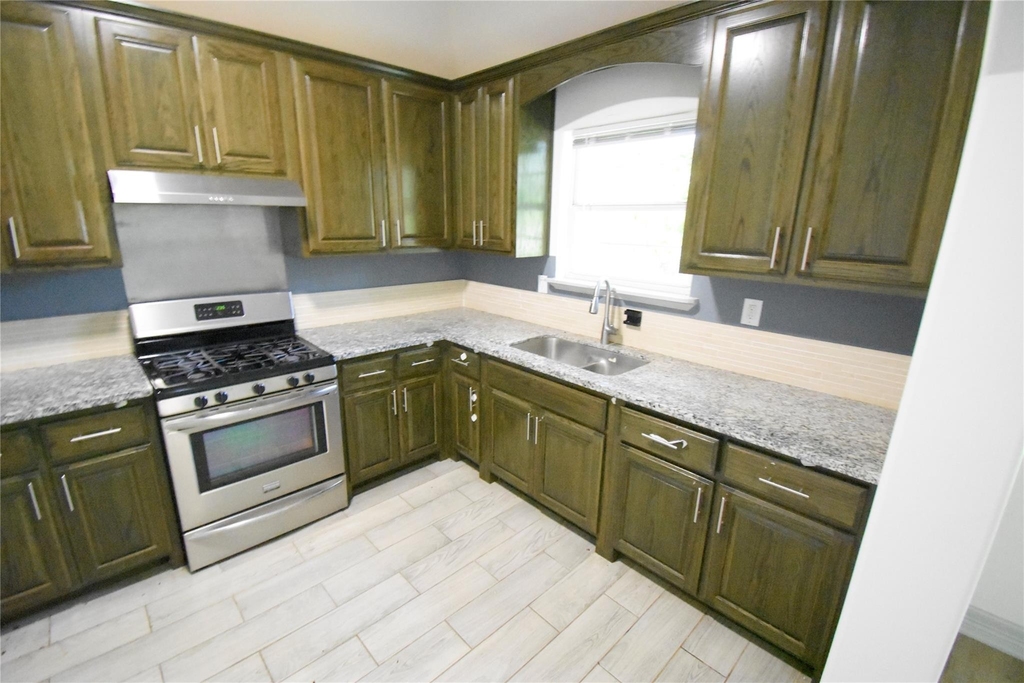 104 Virginia - Photo 1