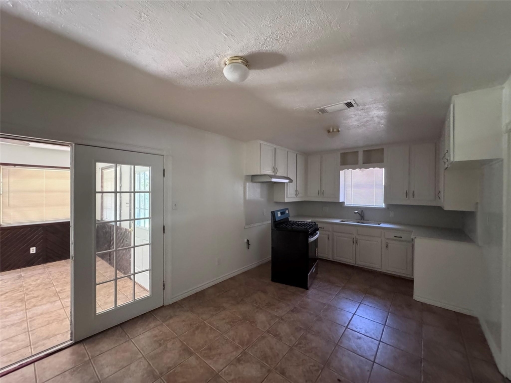 290 Clemmons Street - Photo 3