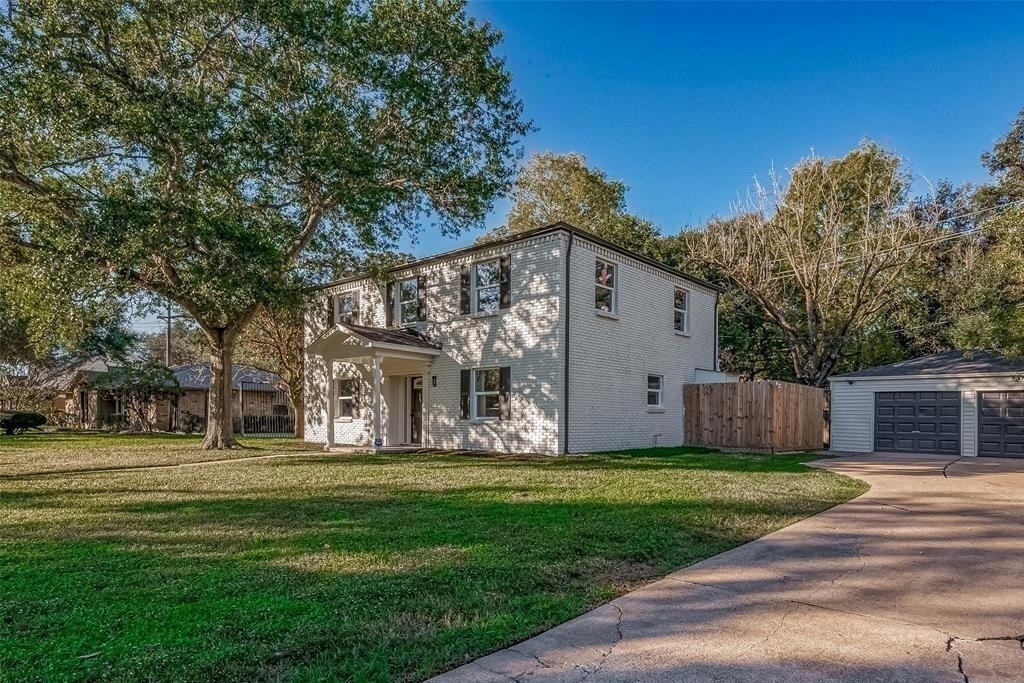 2414 Walnut Bend Lane - Photo 2
