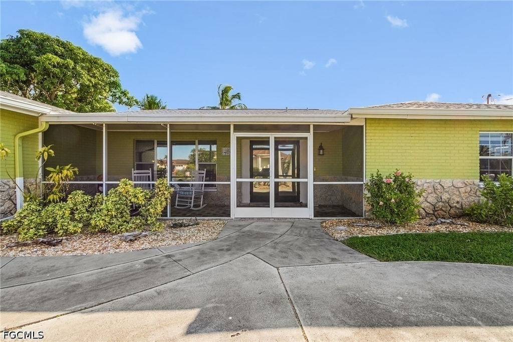 3823 Se 13th Avenue - Photo 1