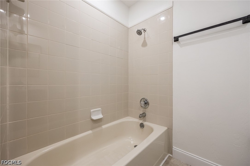 11674 Pointe Circle Drive - Photo 10