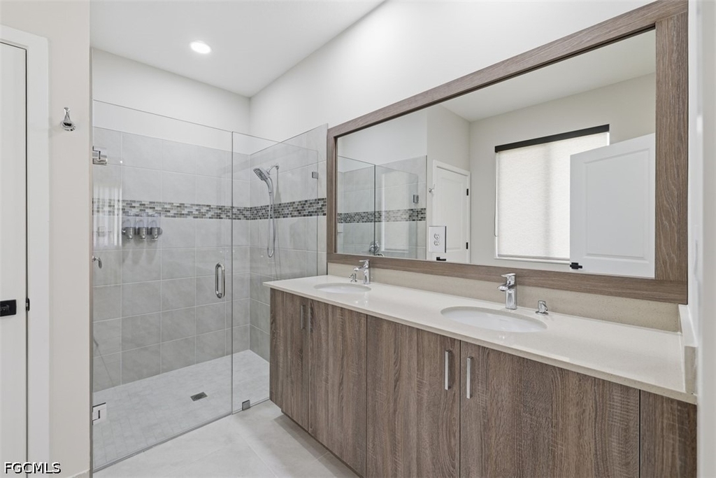 5069 Penella Avenue - Photo 11
