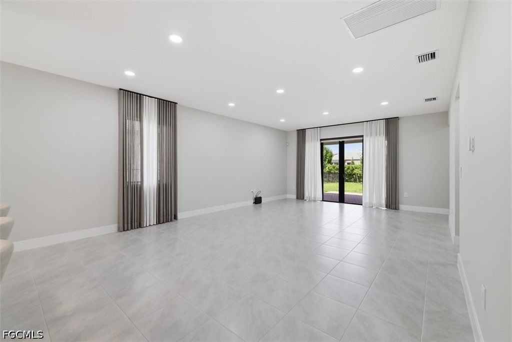 5069 Penella Avenue - Photo 7