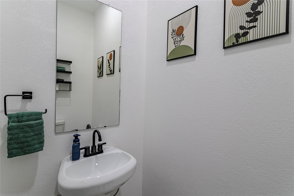 5901 Crest Court - Photo 8