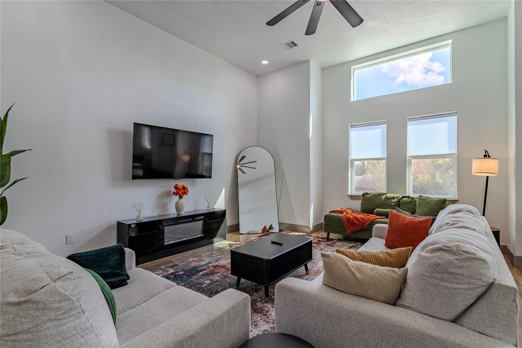 5901 Crest Court - Photo 1