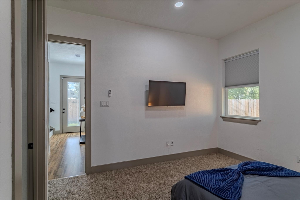 5901 Crest Court - Photo 14