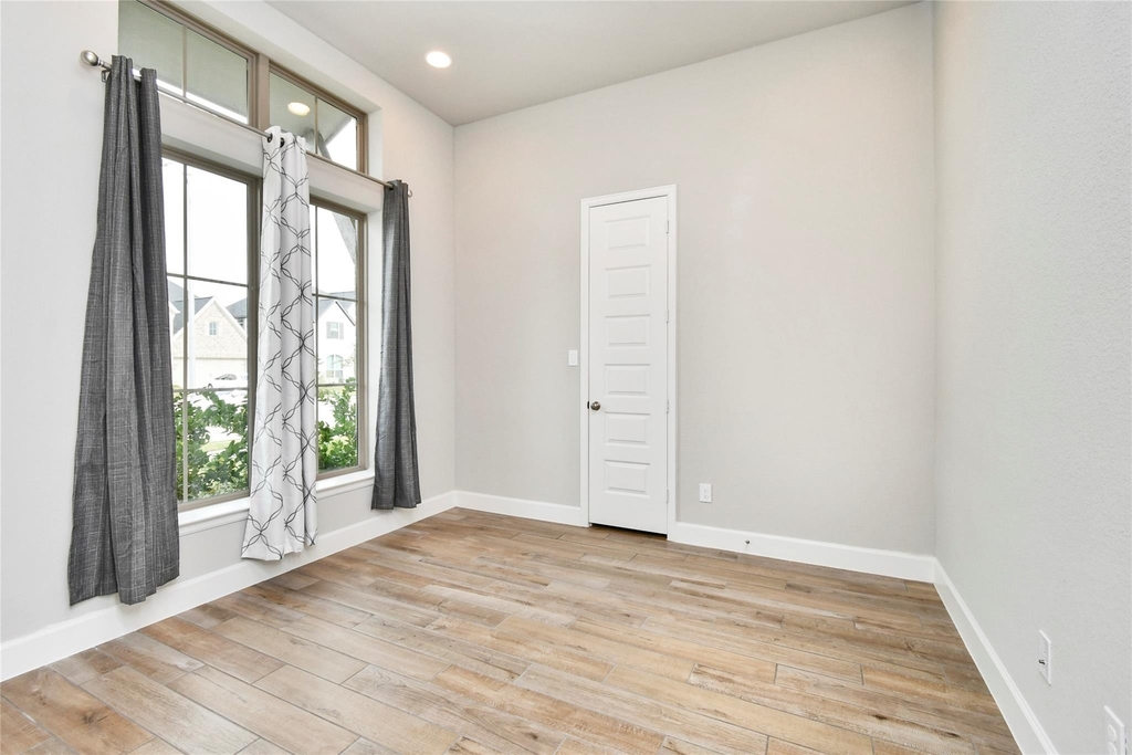 5042 Albany Shores Lane - Photo 5