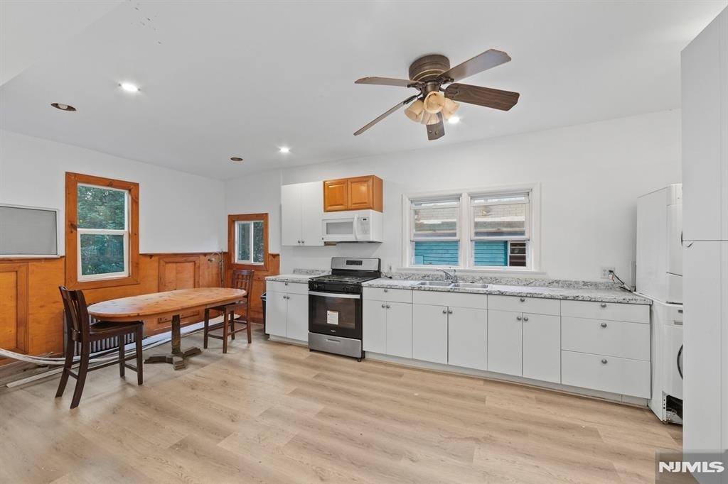 123 Washington - Photo 1