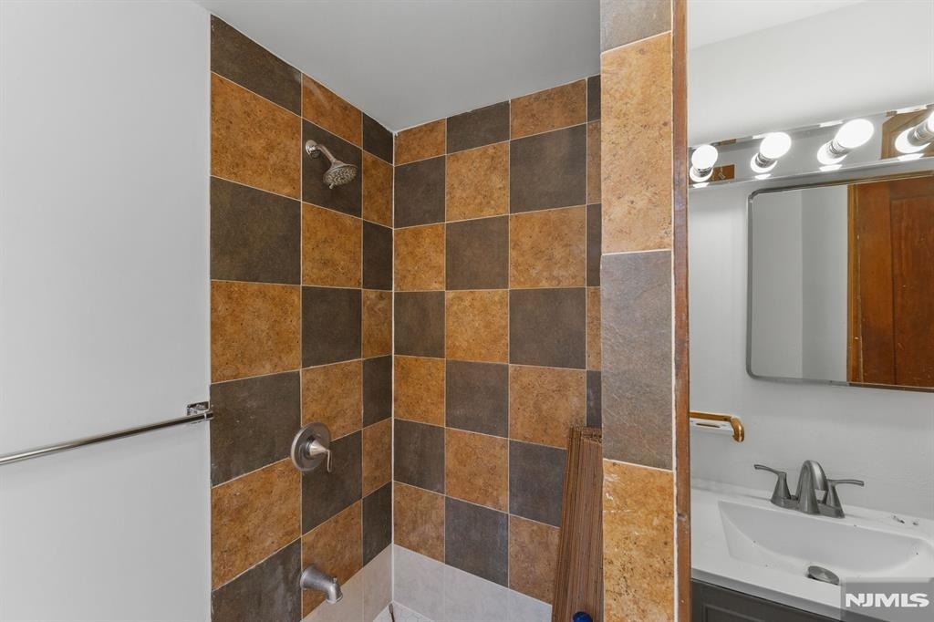 123 Washington - Photo 21