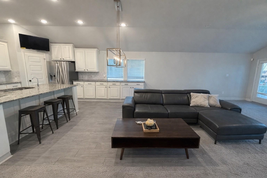 12807 Spiegel Street - Photo 2