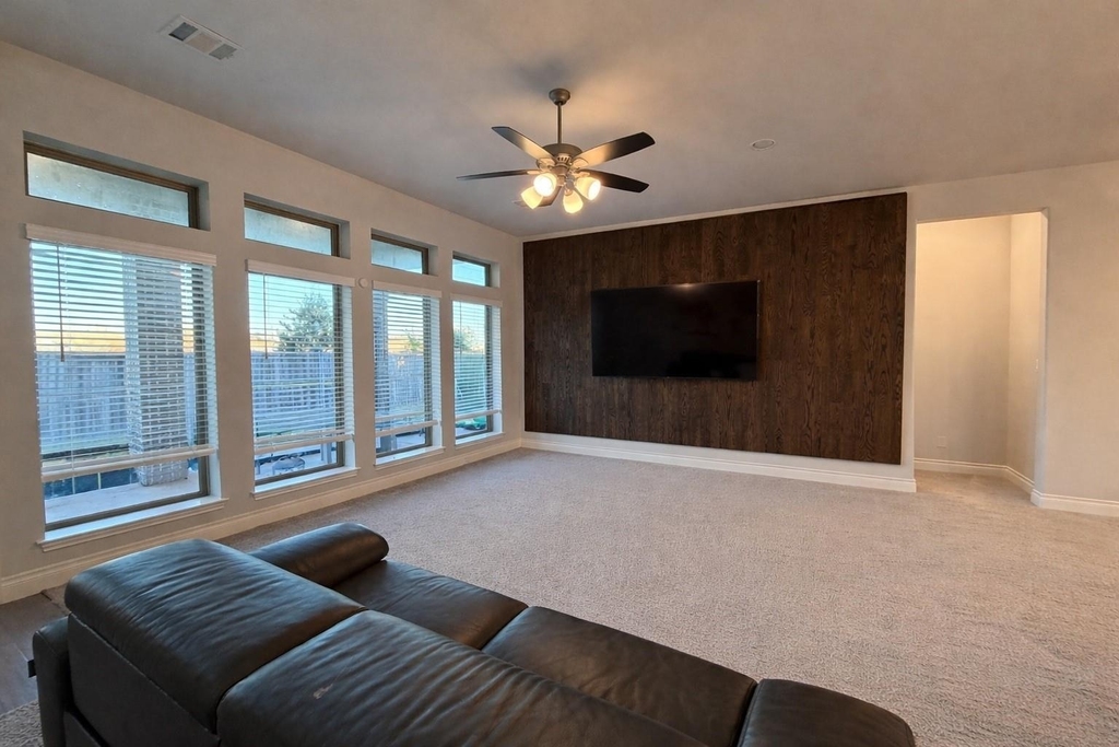 12807 Spiegel Street - Photo 4