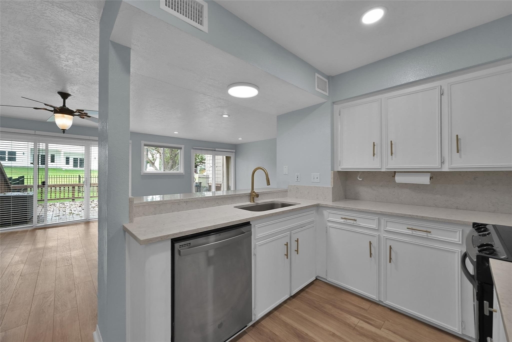 12247 Trail Hollow Drive - Photo 15
