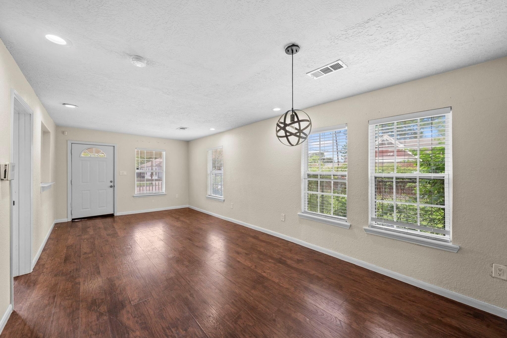 2821 Holman Street - Photo 6