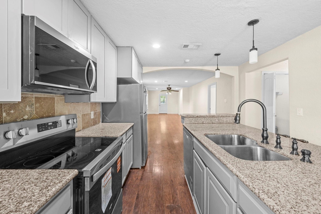 2821 Holman Street - Photo 1