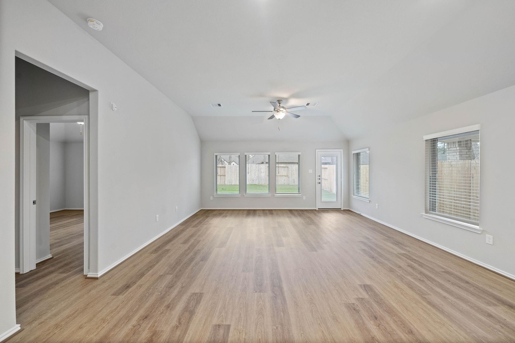 21610 Cascades Pass Court - Photo 2