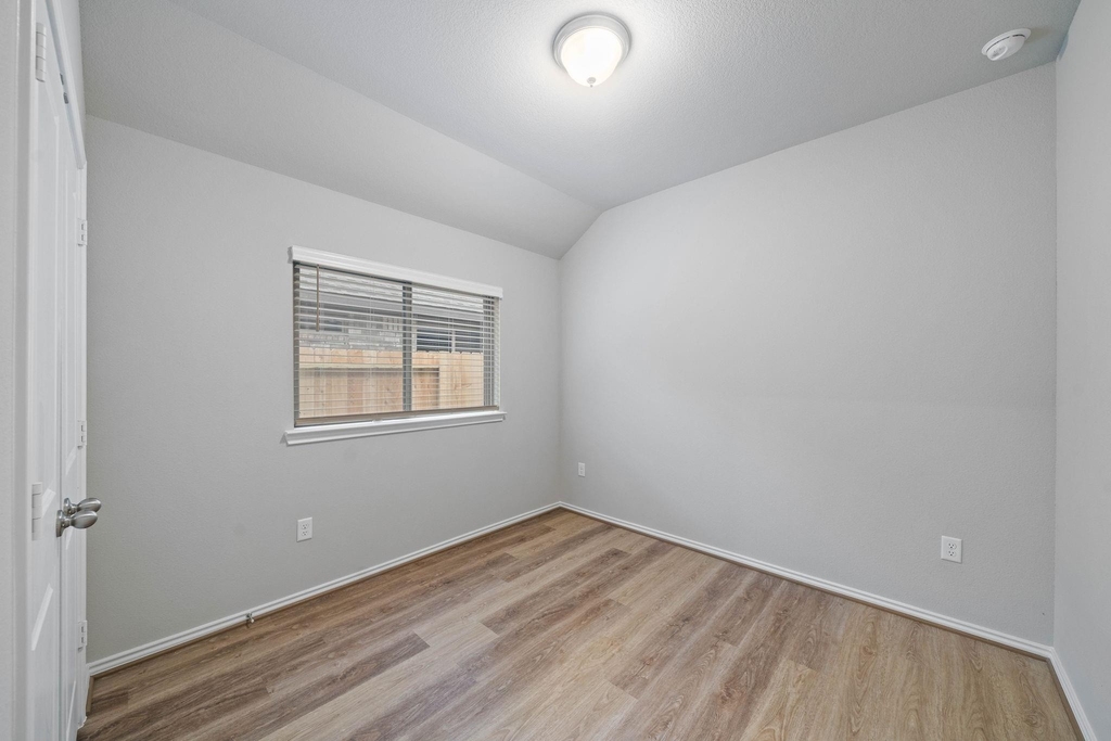 21610 Cascades Pass Court - Photo 6