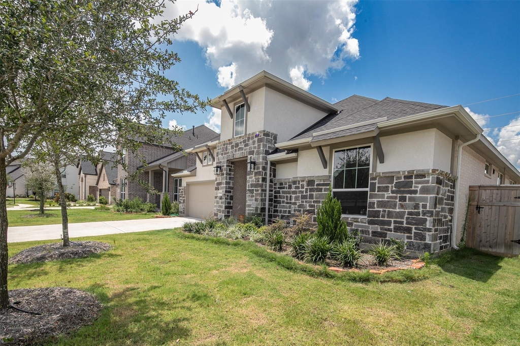 5914 Emerald Ranch Lane - Photo 2