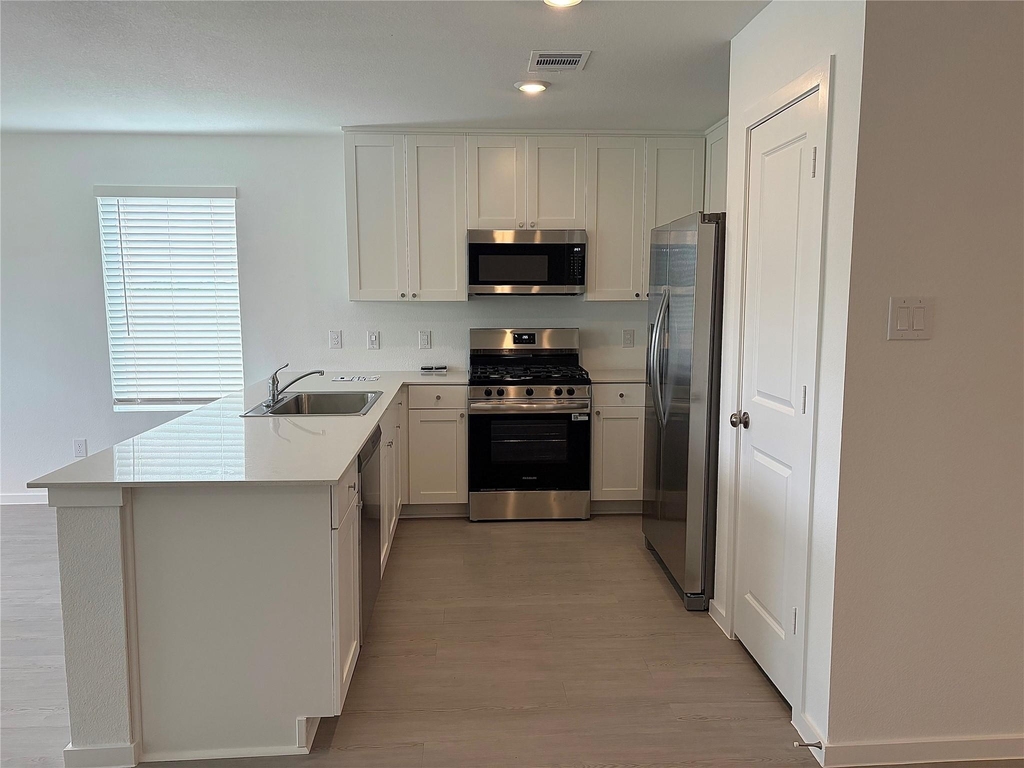940 Woodhaven Lakes Drive - Photo 8