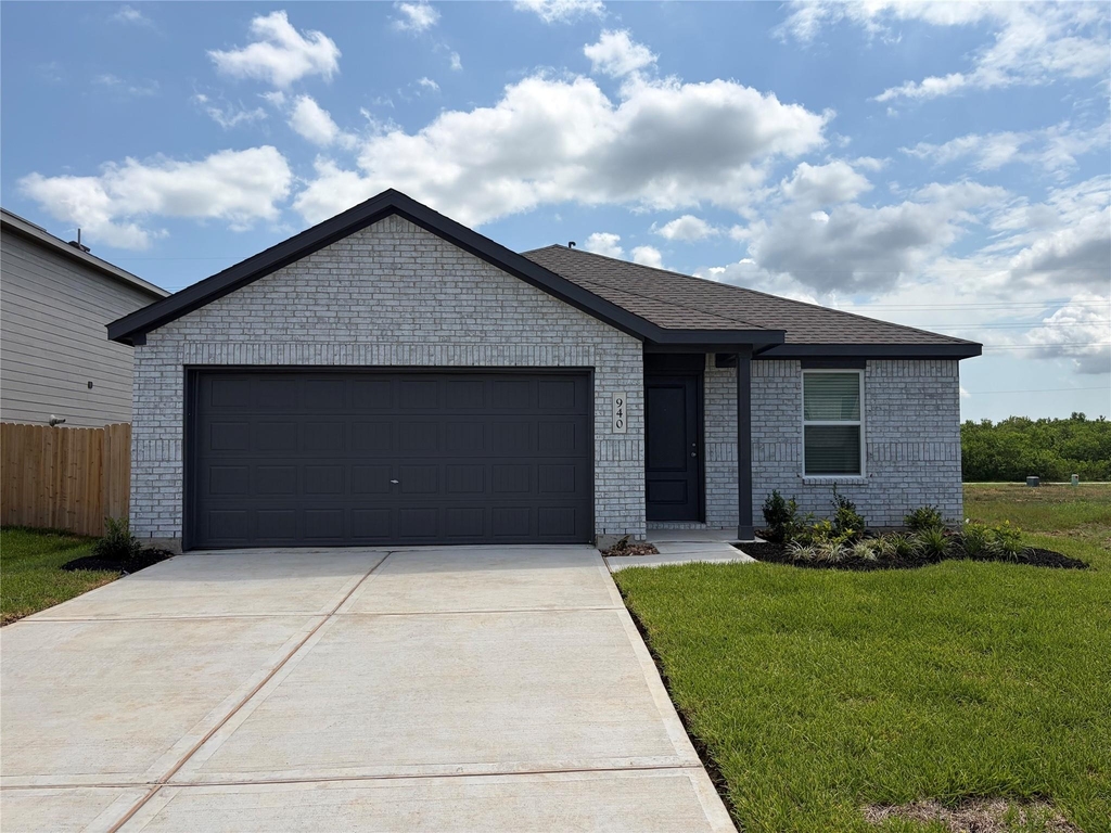 940 Woodhaven Lakes Drive - Photo 0