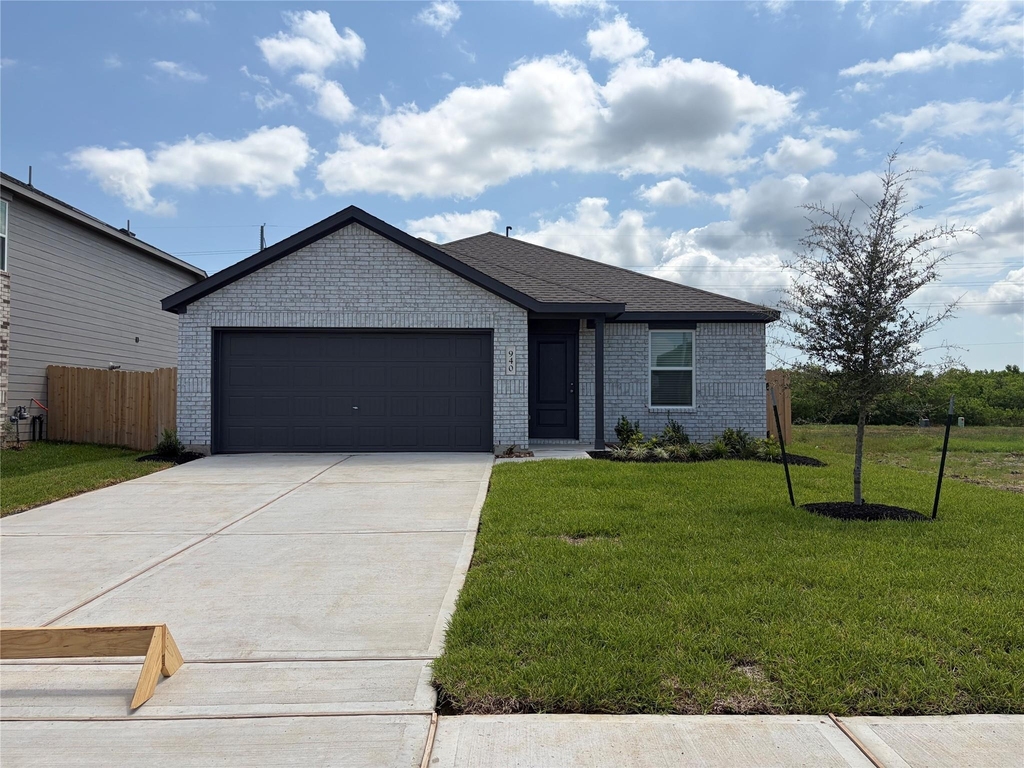 940 Woodhaven Lakes Drive - Photo 2