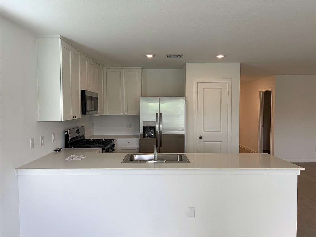 940 Woodhaven Lakes Drive - Photo 10
