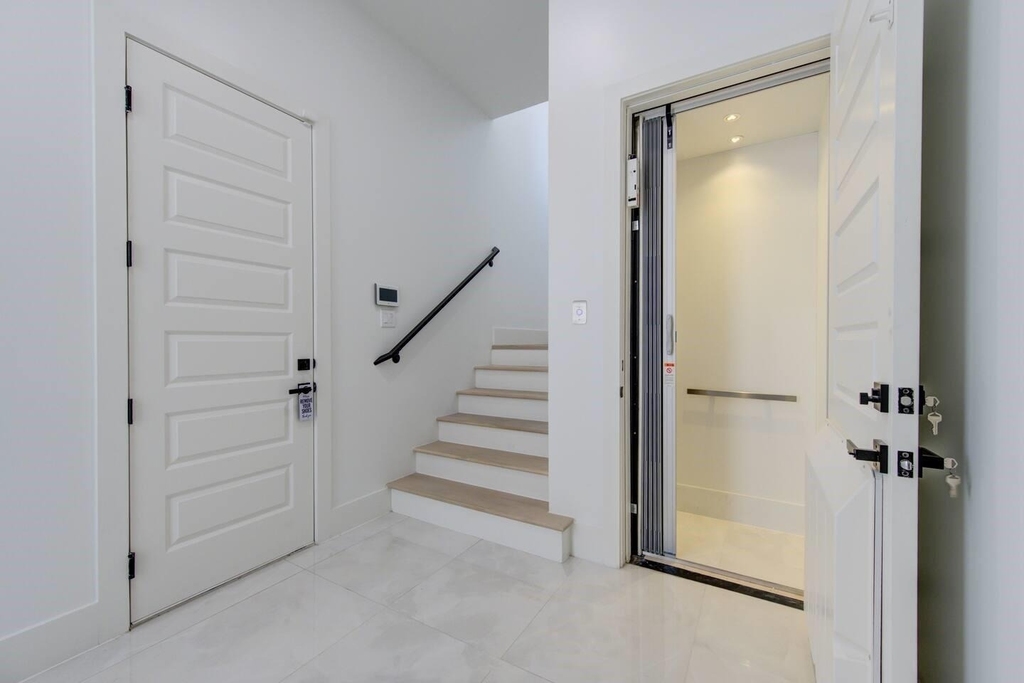 5702 Fairdale Ln - Photo 3