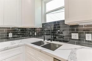 7330 Krueger Road - Photo 14