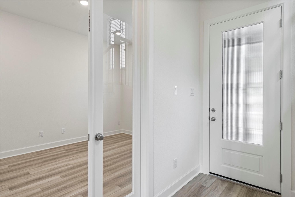 1511 Emma Lake Drive - Photo 2
