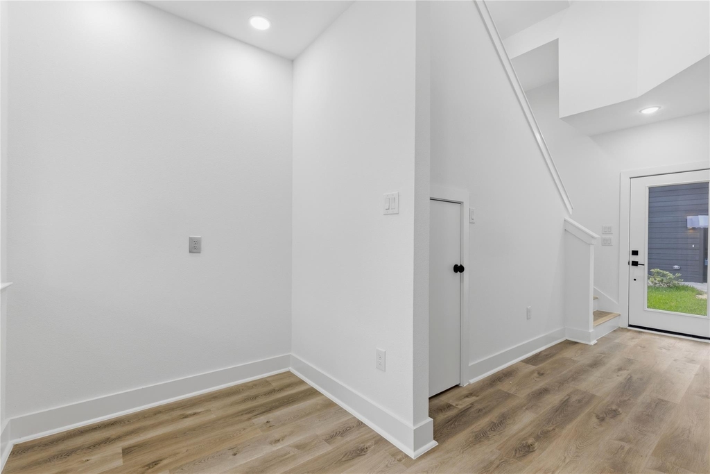 812 Elkhart Street - Photo 5