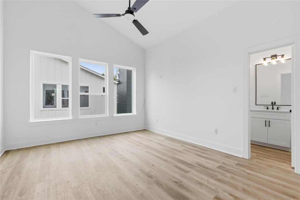 812 Elkhart Street - Photo 0