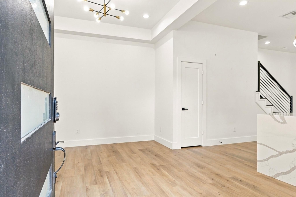 4217 Hare Street - Photo 3