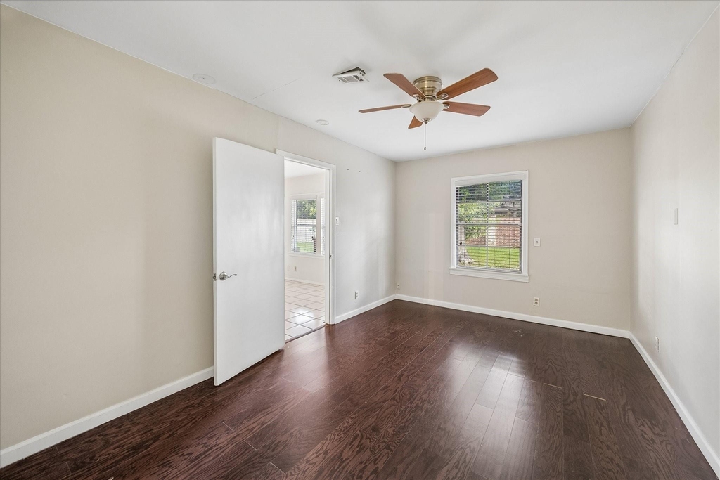 6621 Westview - Photo 7
