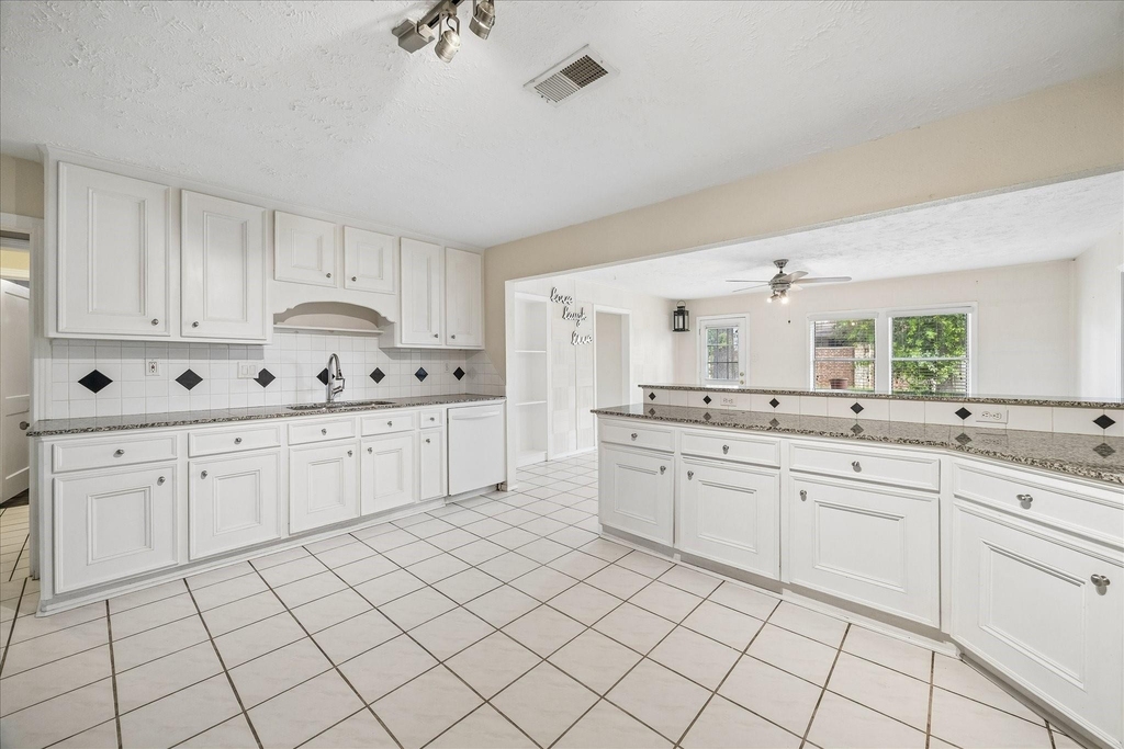 6621 Westview - Photo 3
