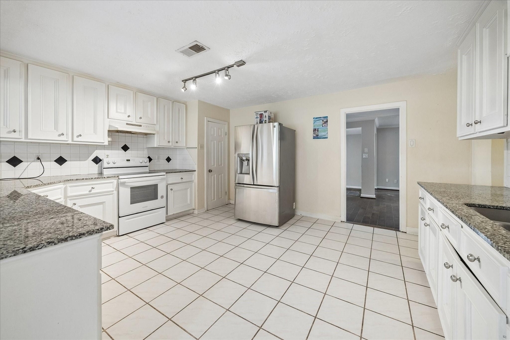6621 Westview - Photo 5