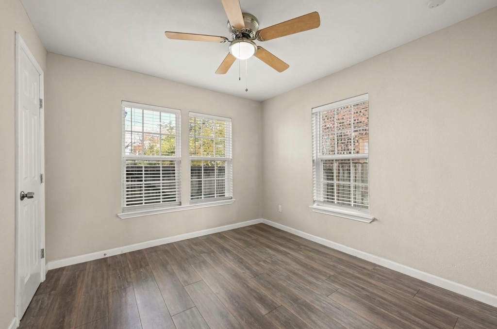 2803 Cleburne Street - Photo 4
