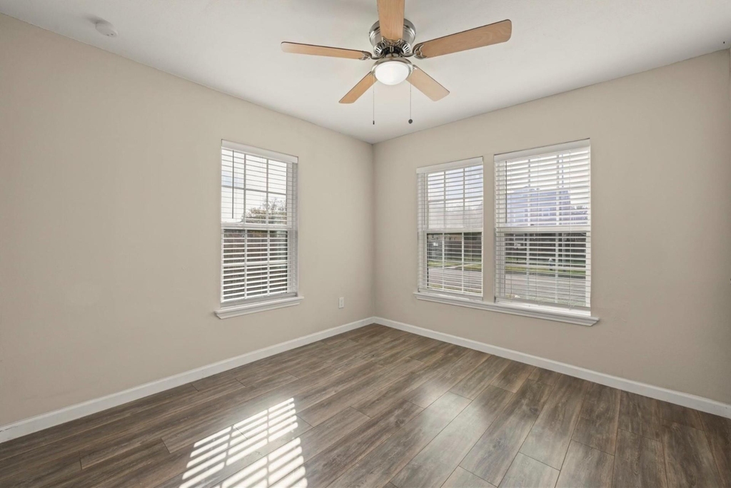 2803 Cleburne Street - Photo 2