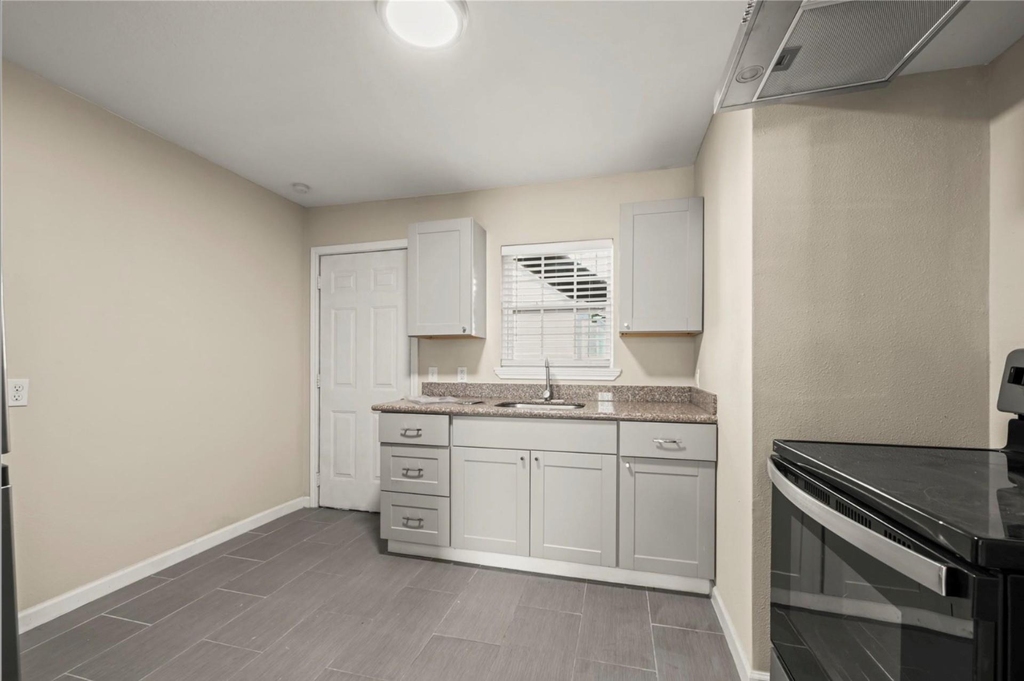 2803 Cleburne Street - Photo 1