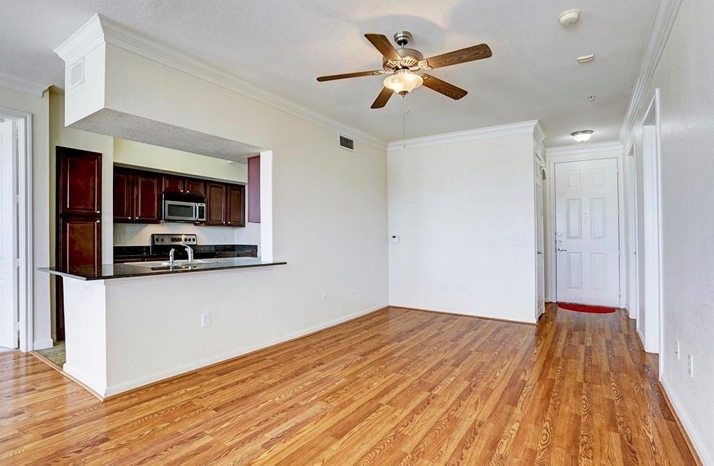 7575 Kirby Drive - Photo 2