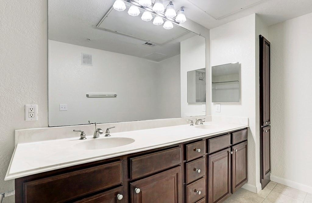 7575 Kirby Drive - Photo 8