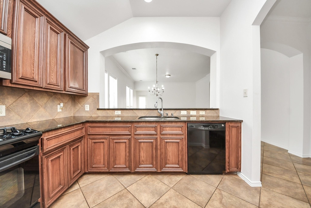 15 Palm Desert Drive - Photo 3