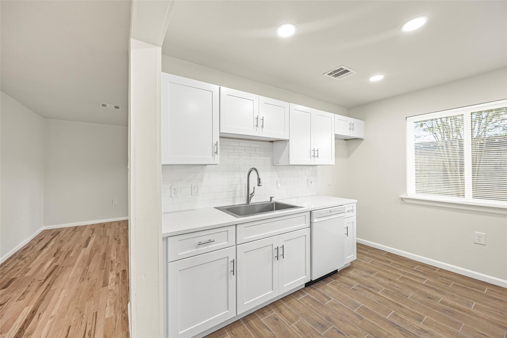 1831 Country Village Boulevard - Photo 6