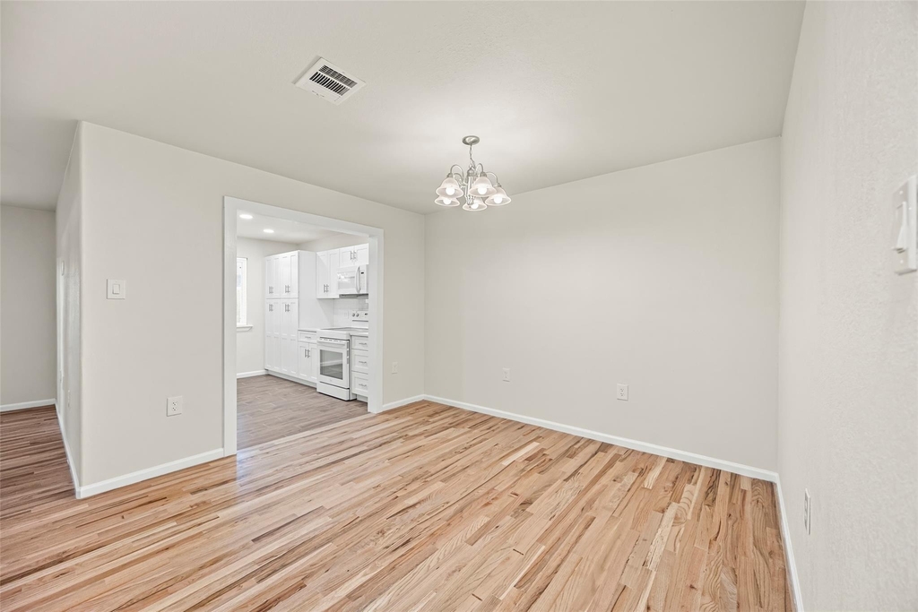 1831 Country Village Boulevard - Photo 4