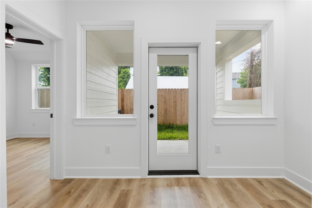 812 Elkhart Street - Photo 6