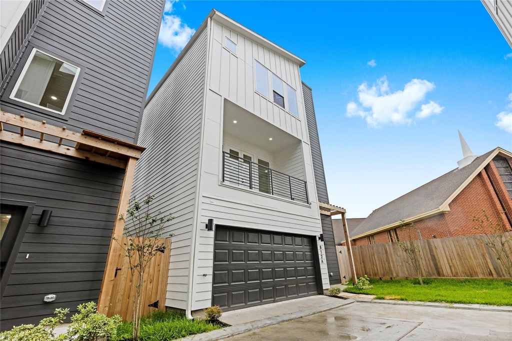 812 Elkhart Street - Photo 2