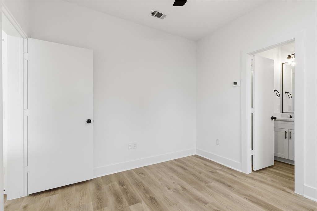 812 Elkhart Street - Photo 8