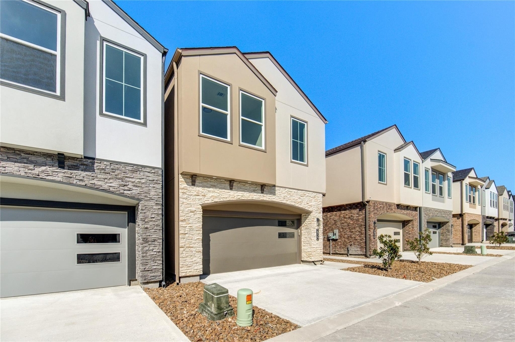 2922 El Fenice Lane - Photo 0