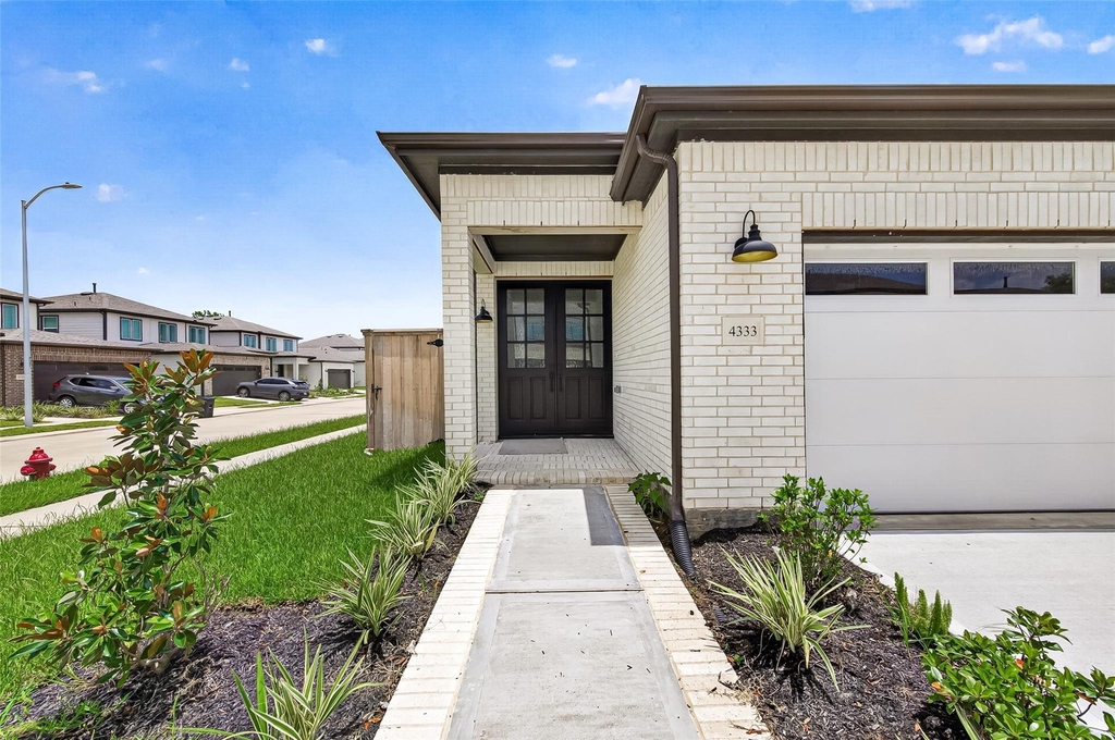 4333 Avron Drive - Photo 4