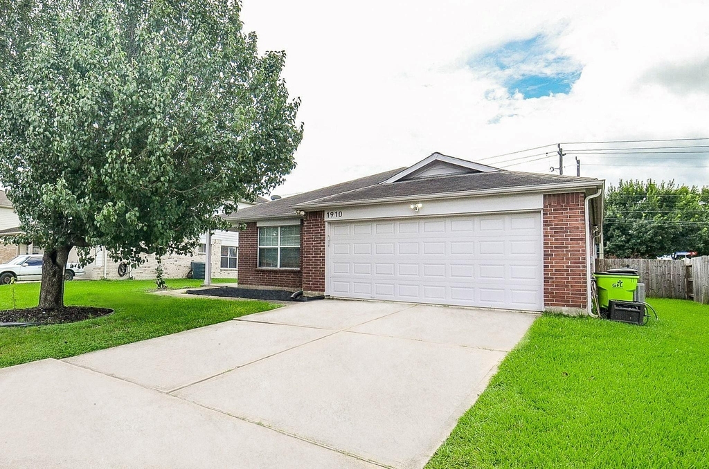 1910 Poco Drive - Photo 2