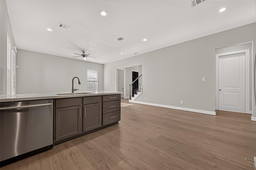 8802 Hollister Pine Court - Photo 27