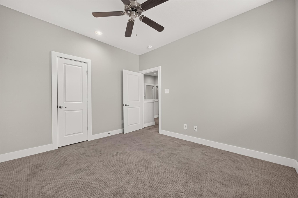 8802 Hollister Pine Court - Photo 32